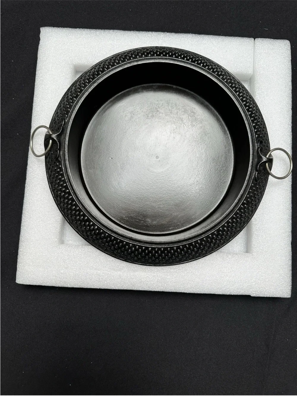 VTG Japanese heavy cast iron sukiyaki nabe (hot pot) textured hobnail rim nambu
